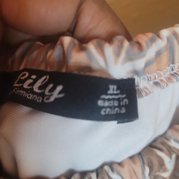 Lily by Firmiana brown, gray, white, and tan paisley blouse/tunic. Short… - Picture 8 of 10